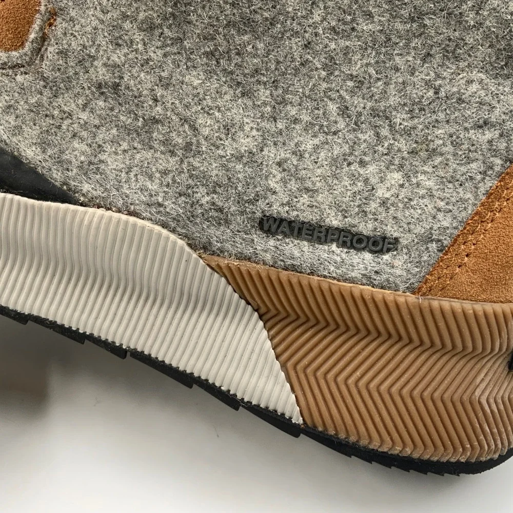 Sorel Out N About III Classic Waterproof Duck Boots Grey Tan Suede Felt Womens